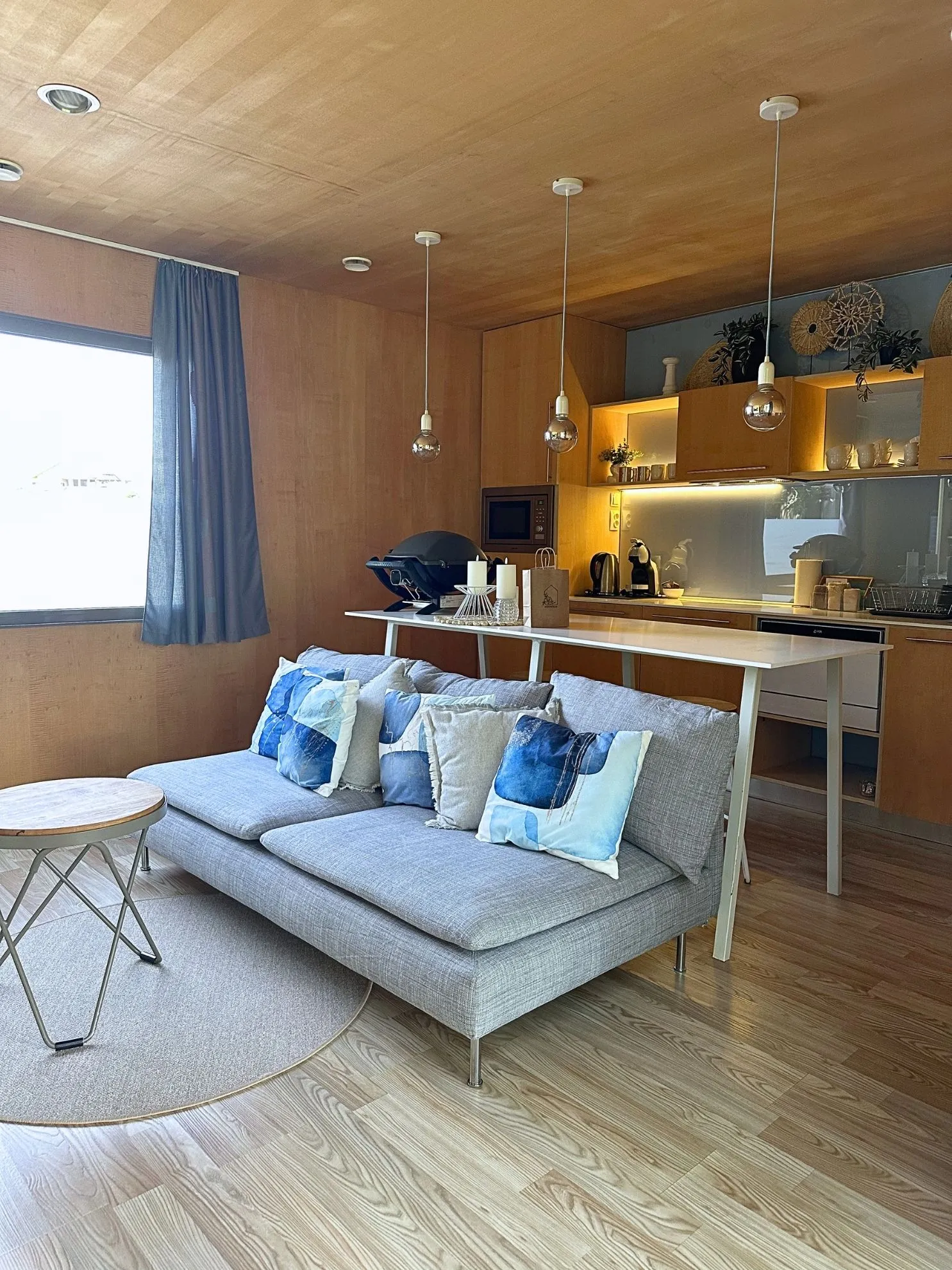 Magnolia BB2 dnevni prostor kuhinja in zar